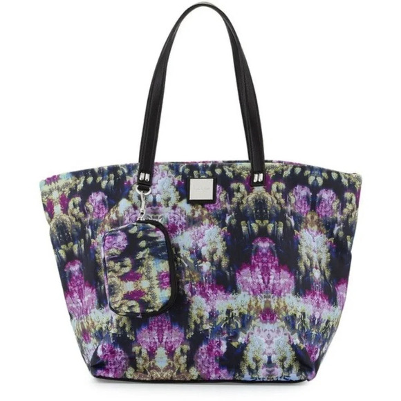 Nicole Miller Handbags - NICOLE Miller City Life Tote, Preowned